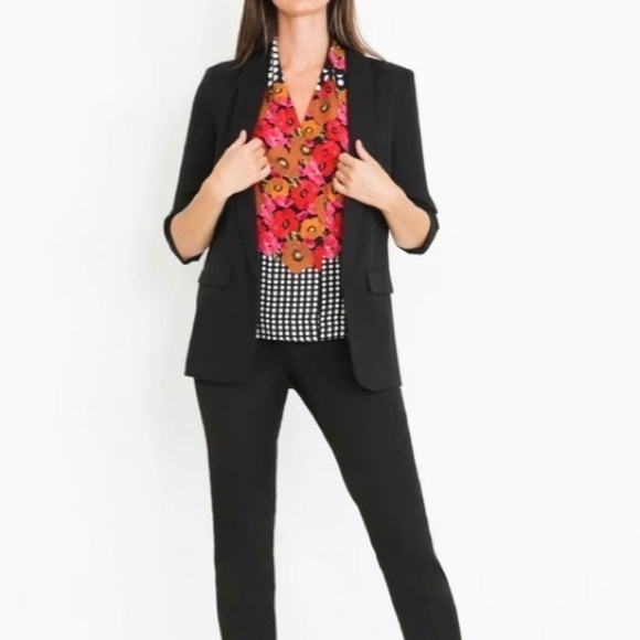 350. 🇨🇦 Femme de Carriere Sleeveless Blouse. Bright floral black and white. - Picture 5 of 11